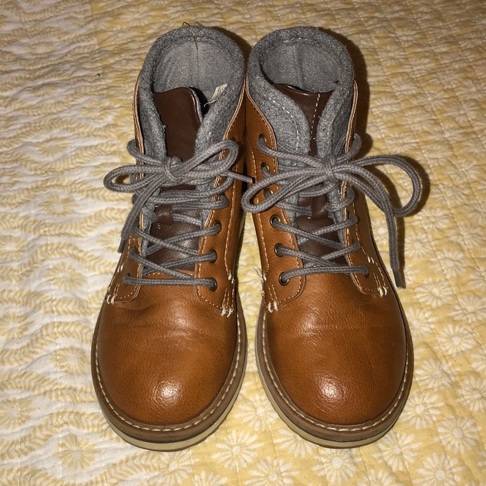 Boys leather boots